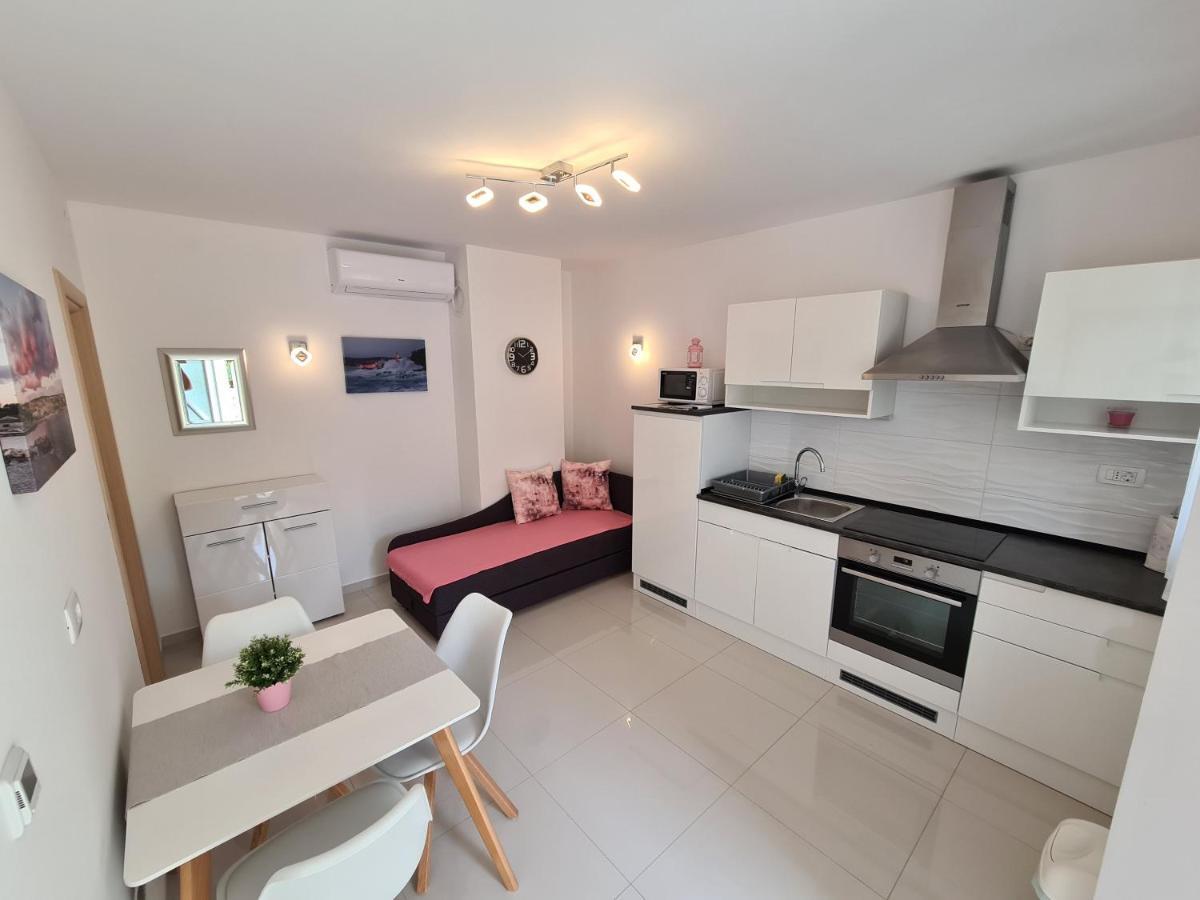 Apartments Jana Salatić Екстериор снимка