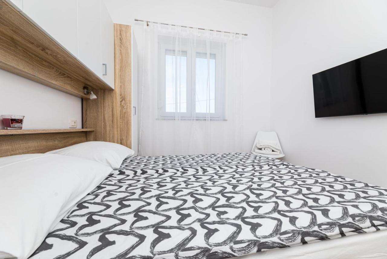 Apartments Jana Salatić Екстериор снимка