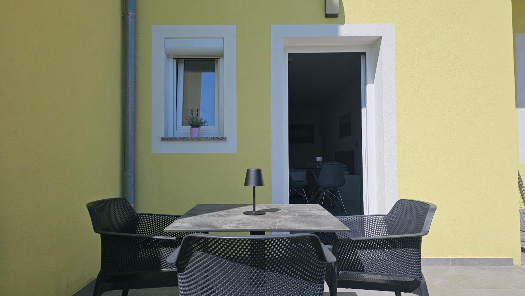 Apartments Jana Salatić Стая снимка
