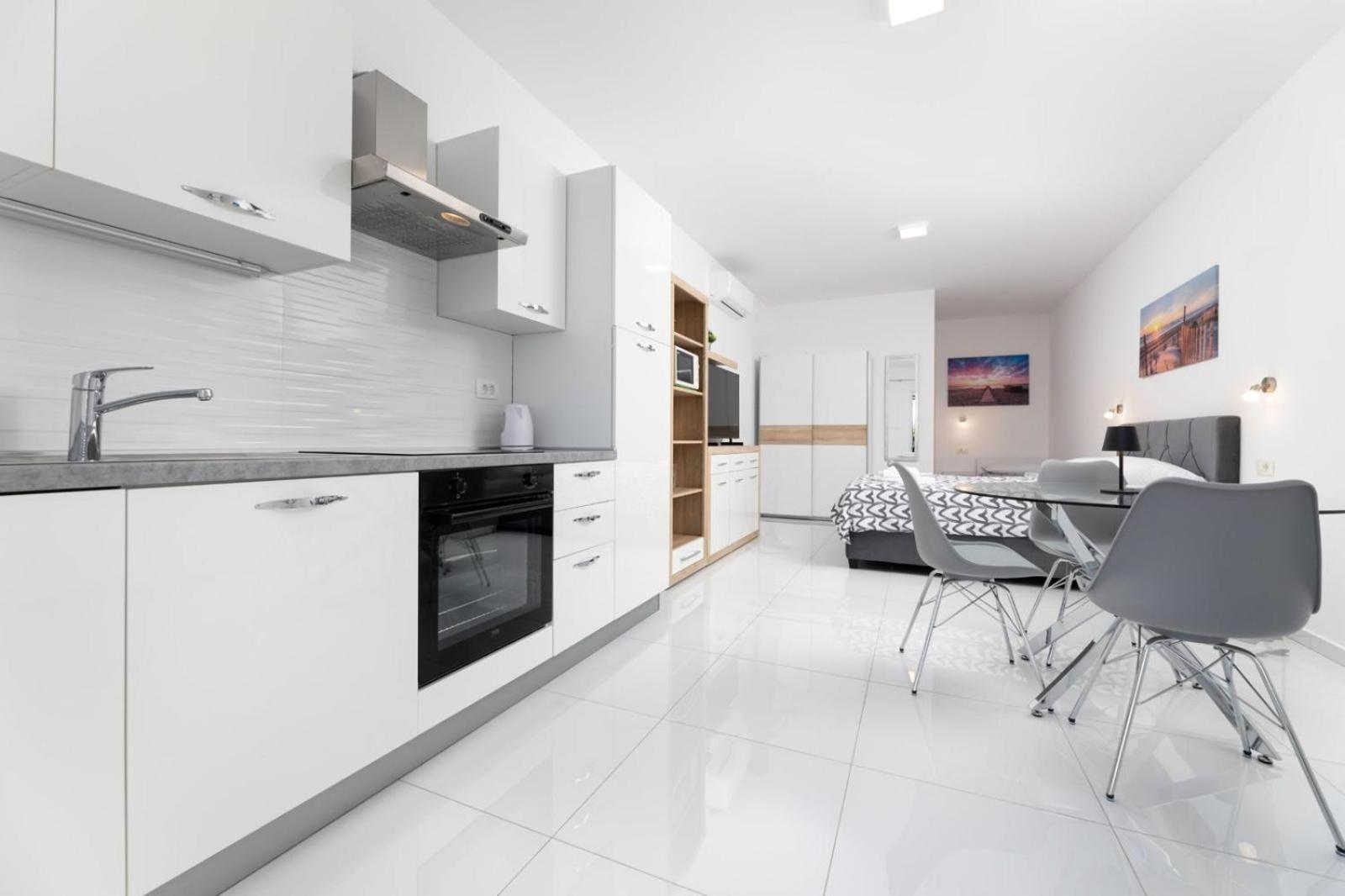 Apartments Jana Salatić Стая снимка